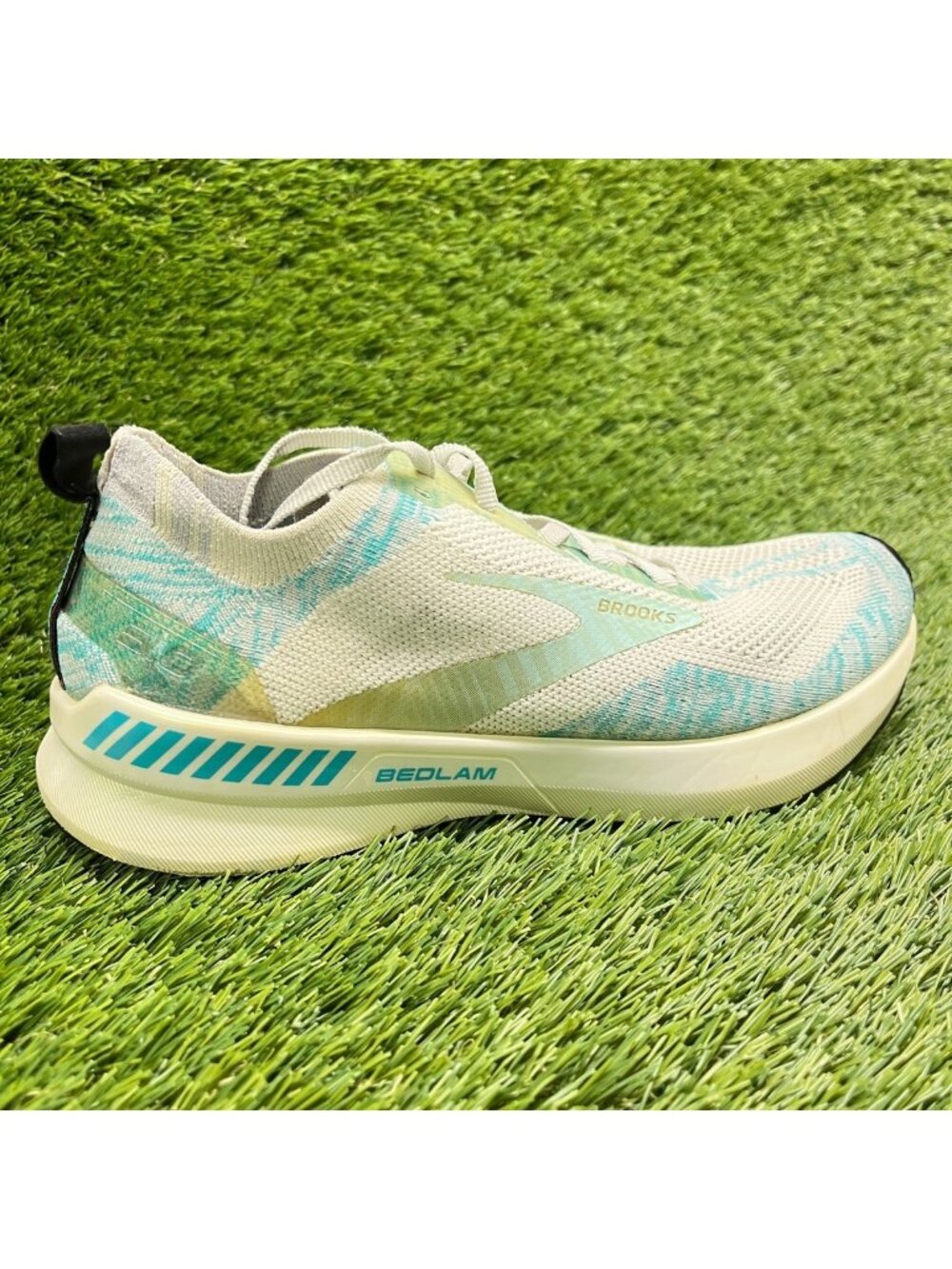 Brooks Bedlam 3 Womens Size 7.5 Beige Blue Athletic Running Shoes Sneakers
